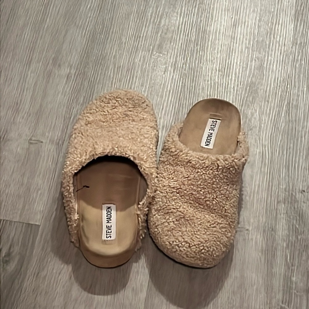 Steve Madden slippers